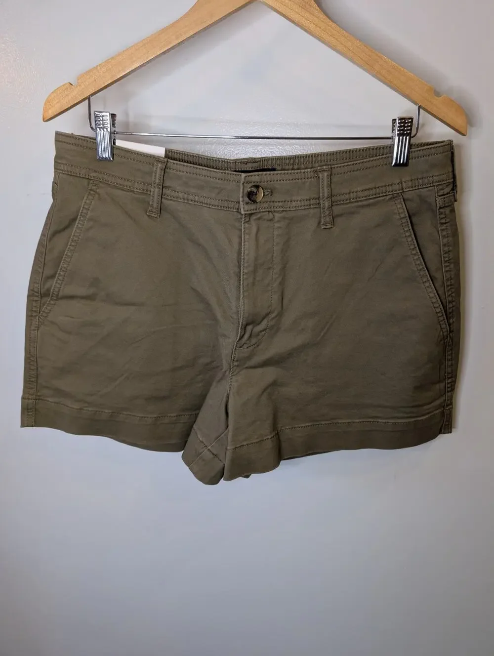 NWT Banana Republic Mid Rise Chino Shorts Olive Khaki Utility Size 10